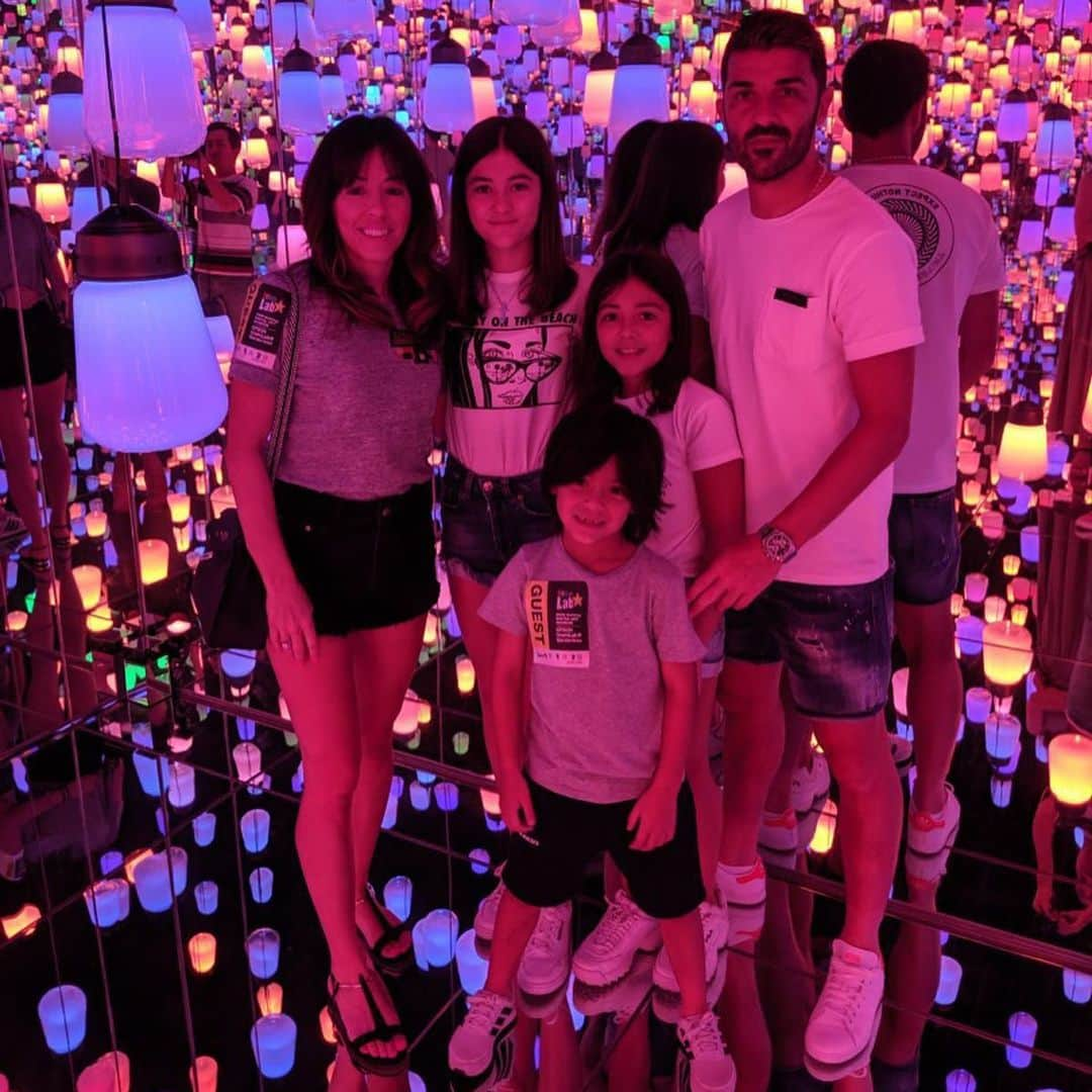 ダビド・ビジャさんのインスタグラム写真 - (ダビド・ビジャInstagram)「❤️💡🇯🇵🤙🏻 #teamlab #teamlabborderless #familygoals #daysoff #tokyo #japan #exploringjapan」9月8日 16時18分 - davidvilla