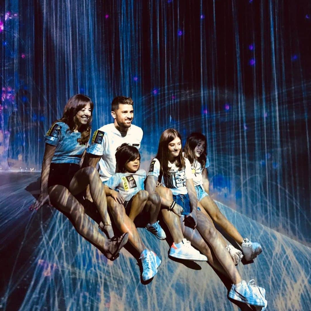 ダビド・ビジャさんのインスタグラム写真 - (ダビド・ビジャInstagram)「❤️💡🇯🇵🤙🏻 #teamlab #teamlabborderless #familygoals #daysoff #tokyo #japan #exploringjapan」9月8日 16時18分 - davidvilla