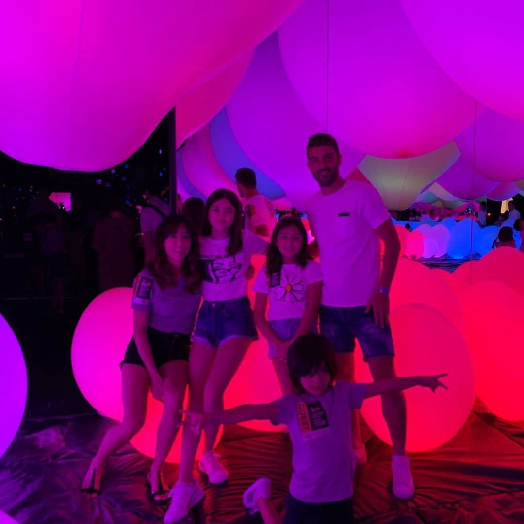 ダビド・ビジャさんのインスタグラム写真 - (ダビド・ビジャInstagram)「❤️💡🇯🇵🤙🏻 #teamlab #teamlabborderless #familygoals #daysoff #tokyo #japan #exploringjapan」9月8日 16時18分 - davidvilla