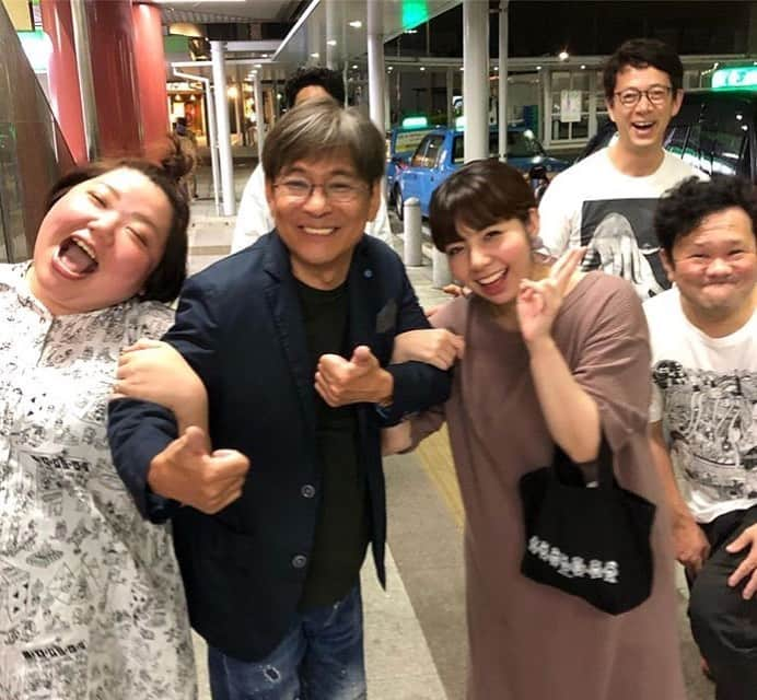 前田まみさんのインスタグラム写真 - (前田まみInstagram)「静岡県磐田市公演2日間、ありがとうございました😊！ お泊まりの貸切公演だったので、夜は皆さんと乾杯〜🍻🍷 とっても楽しい夜でした😌🌙 石田兄さんのインスタからお写真いただきました🙇‍♂️✨ たくさん素敵なお写真ありがとうございます！ 女性楽屋は今回、奈臣実姉さんと2人💕いっぱいお話できて笑いっぱなしでした😍また来月も営業公演でご一緒できるので楽しみです✨ #静岡県磐田市 #今年行かせていただくの2回目でした #吉本新喜劇 #よしもと新喜劇 #新喜劇  #石田靖 座長公演 #安尾信乃助 にいさん#高井俊彦 にいさん #西川忠志にいさん #水玉れっぷう隊ケン さん #西島功輔 さん  #赤松新 さん #ギンナナ金成公信 さん #山本奈臣実 姉さん #前田まみ  #内場勝則 にいさん #間寛平 師匠 ありがとうございました😃💛✨💛✨」9月8日 16時23分 - koromami24