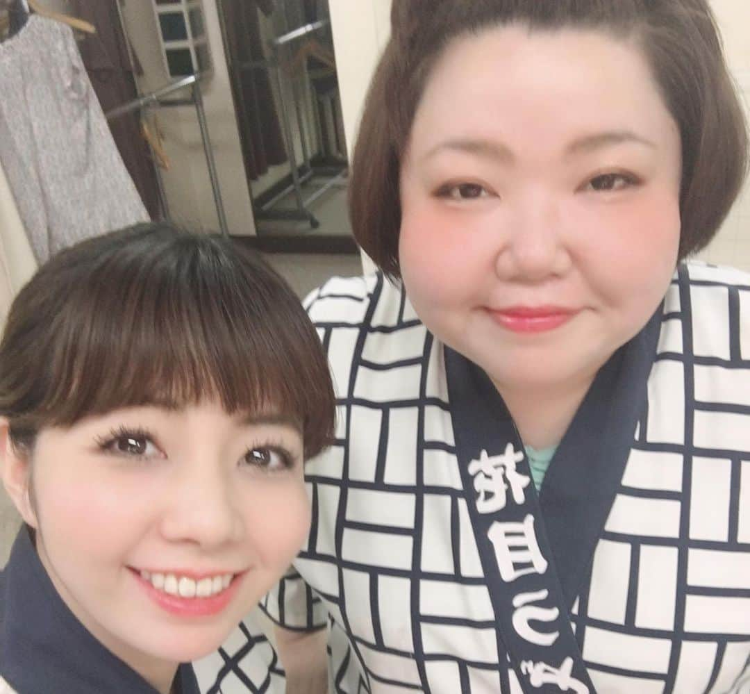 前田まみさんのインスタグラム写真 - (前田まみInstagram)「静岡県磐田市公演2日間、ありがとうございました😊！ お泊まりの貸切公演だったので、夜は皆さんと乾杯〜🍻🍷 とっても楽しい夜でした😌🌙 石田兄さんのインスタからお写真いただきました🙇‍♂️✨ たくさん素敵なお写真ありがとうございます！ 女性楽屋は今回、奈臣実姉さんと2人💕いっぱいお話できて笑いっぱなしでした😍また来月も営業公演でご一緒できるので楽しみです✨ #静岡県磐田市 #今年行かせていただくの2回目でした #吉本新喜劇 #よしもと新喜劇 #新喜劇  #石田靖 座長公演 #安尾信乃助 にいさん#高井俊彦 にいさん #西川忠志にいさん #水玉れっぷう隊ケン さん #西島功輔 さん  #赤松新 さん #ギンナナ金成公信 さん #山本奈臣実 姉さん #前田まみ  #内場勝則 にいさん #間寛平 師匠 ありがとうございました😃💛✨💛✨」9月8日 16時23分 - koromami24