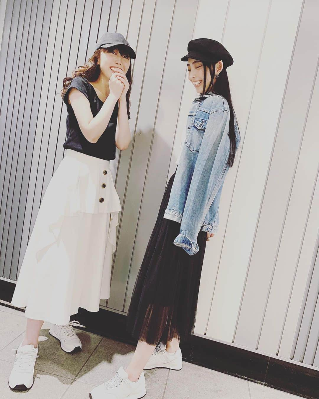 遠乃歌波さんのインスタグラム写真 - (遠乃歌波Instagram)「いつの日だったか…あーちゃん(@akane_bandmaid )に撮ってもらったさいちゃんとのツーショット…💕💕 . . お揃いのスニーカーです(*´꒳`*)✨💕幸せです💕早く会いたい💕 . (コジコジのUFOキャッチャー行った日だった！！) . #bandmaid #彩姫 #彩姫かわいい #newbalance #ootd」9月8日 16時36分 - kanami_bandmaid