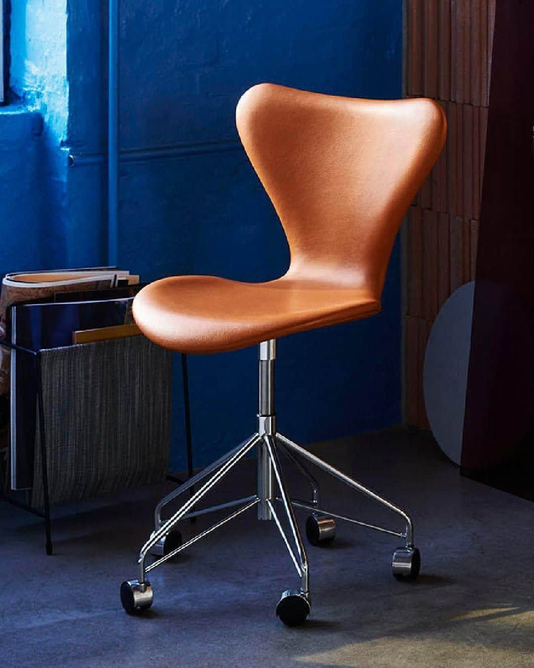 フリッツハンセンさんのインスタグラム写真 - (フリッツハンセンInstagram)「The Series 7™ chair is forever modern.  featuring Model 3117  #fritzhansen #series7chair #arnejacobsen #design #luxury #chair #officechair #homedecor #officedecor #homeoffice #danishdesign」9月8日 16時30分 - fritzhansen