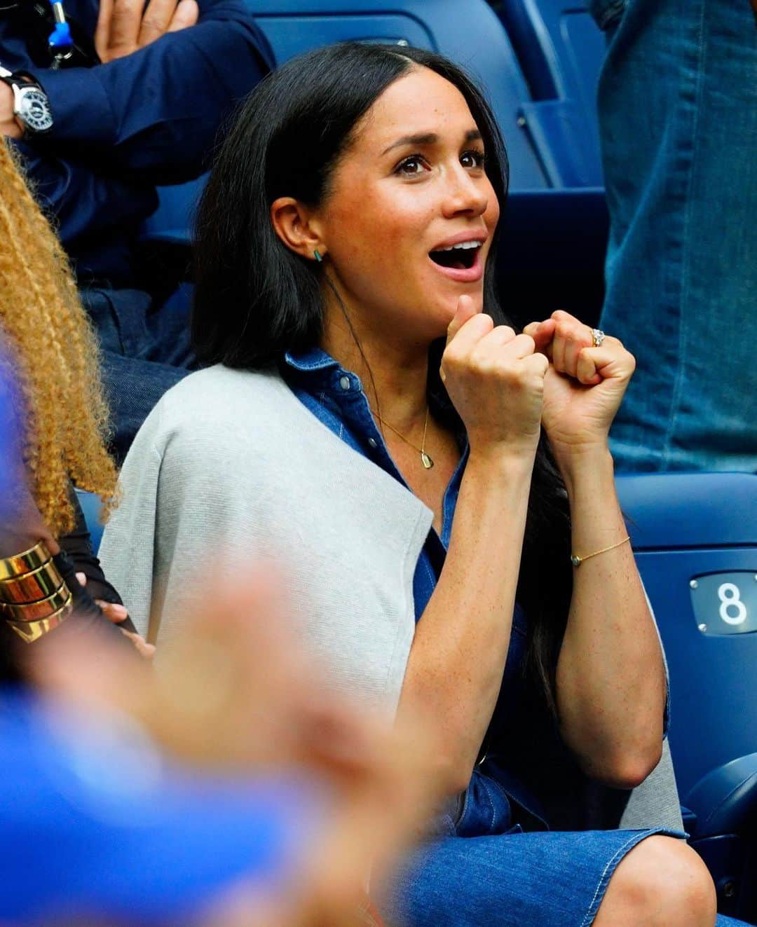 ELLE UKさんのインスタグラム写真 - (ELLE UKInstagram)「Meghan Markle just watched BFF @serenawilliams in the US Open final and judging by her facial expressions it was a pretty intense game ➡️ LINK IN BIO #meghanmarkle」9月8日 16時32分 - elleuk