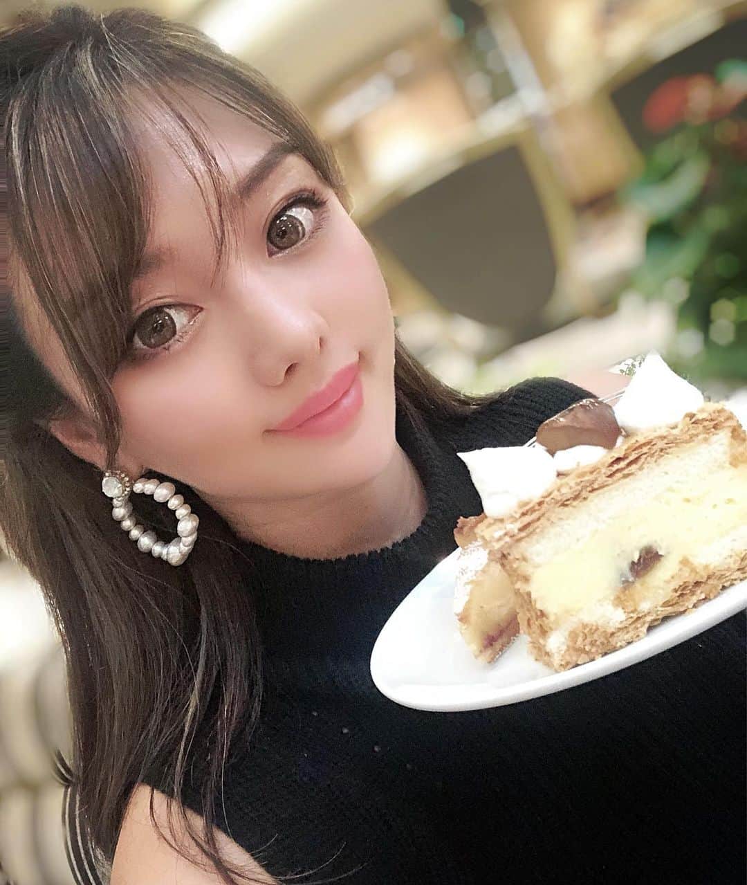 のインスタグラム：「りかぱんだ @rikapanda.official と 優 @yuunmr と﻿ ホテルニューオータニ大阪 @newotani_osaka の﻿ スイーツ＆サンドウィッチビュッフェ﻿ ～栗とぶどう～のプレス発表会に行ってきた🙌﻿ ﻿ ケーキの他にも、食事も楽しめた🥰🙌✨﻿ ﻿ #hotelnewotani #hotelnewotaniosaka #hotel #buffet #hotelbuffet #lunchbuffet #sweets #sweetsbuffet #pumpkin﻿ #ホテルニューオータニ大阪 #ホテルニューオータニ #大阪 #ビュッフェ #スイーツビュッフェ #ホテルビュッフェ #スイーツ #モンブラン #かぼちゃ #栗 #ぶどう ＃食欲の秋 #PR」