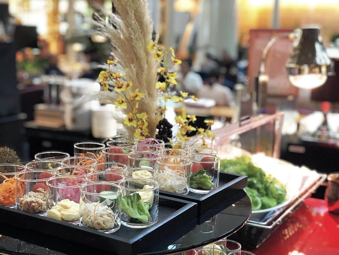 のインスタグラム：「ホテルニューオータニ大阪の﻿ スイーツ＆サンドウィッチビュッフェ﻿ ～栗とぶどう～のプレス発表会に行ってきた🙌﻿ ﻿ ケーキも食事もパンケーキも😋😋﻿ お喋りしながらゆっくり過ごせて﻿ 楽しかった〜🥰✨﻿ ﻿ #hotelnewotani #hotelnewotaniosaka #hotel #buffet #hotelbuffet #lunchbuffet #sweets #sweetsbuffet #pumpkin﻿ #ホテルニューオータニ大阪 #ホテルニューオータニ #大阪 #ビュッフェ #スイーツビュッフェ #ホテルビュッフェ #スイーツ #モンブラン #かぼちゃ #栗 #ぶどう ＃食欲の秋 #PR」