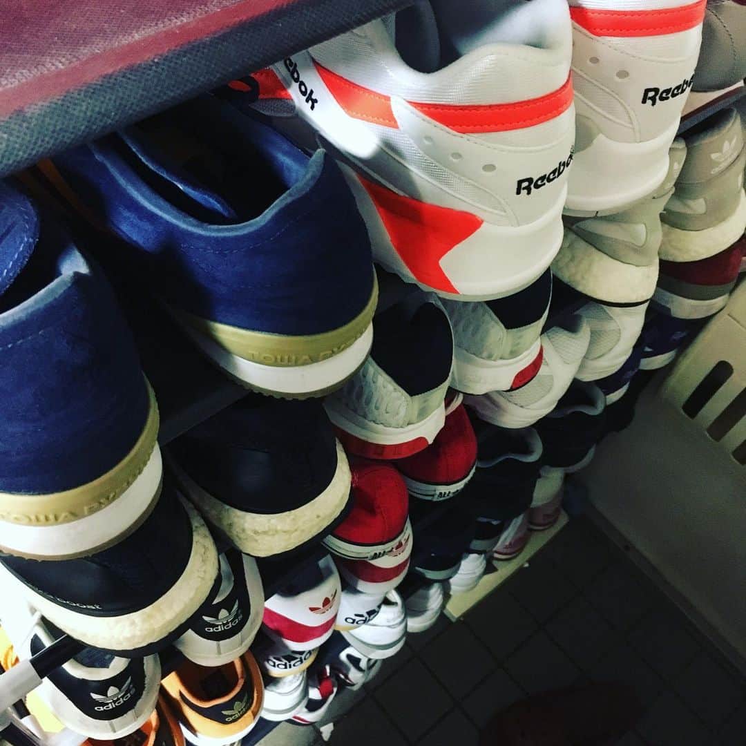 斉藤伸也さんのインスタグラム写真 - (斉藤伸也Instagram)「出かけもせんのに靴がある  #shoes #kicks #footwear」9月8日 16時51分 - shytoshinya