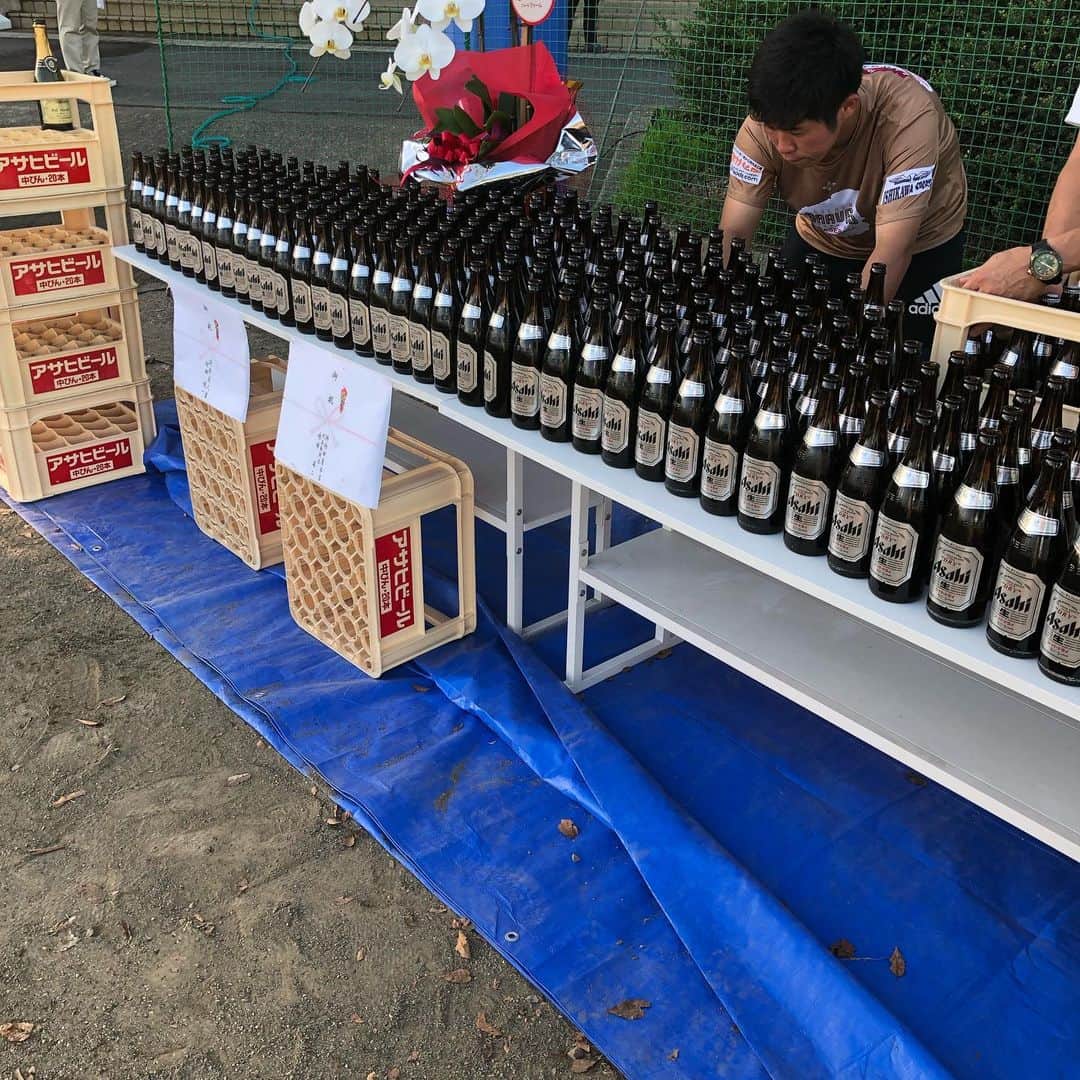 西岡剛のインスタグラム：「ビールかけ始まるよ〜🤣 #栃木ゴールデンブレーブス #西岡剛」