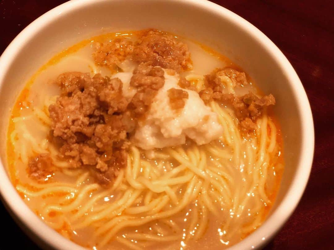 ラーメンみしゅくさんのインスタグラム写真 - (ラーメンみしゅくInstagram)「火鍋 三田の〆の坦々麺 白湯と山椒激辛スープを使ってるよ🥺とにかくスープが美味しいから麺もよく絡む！ スープ一生飲めるくらい美味しかったよ🥺 ここは〆に汁なし担々麺とか白湯のラーメンとか3種類の味付け麺を選べるよ✨ コクがあってとっても美味しかった〜！量も丁度よし！ #火鍋三田 #坦々麺」9月8日 16時59分 - mishuku_ramen