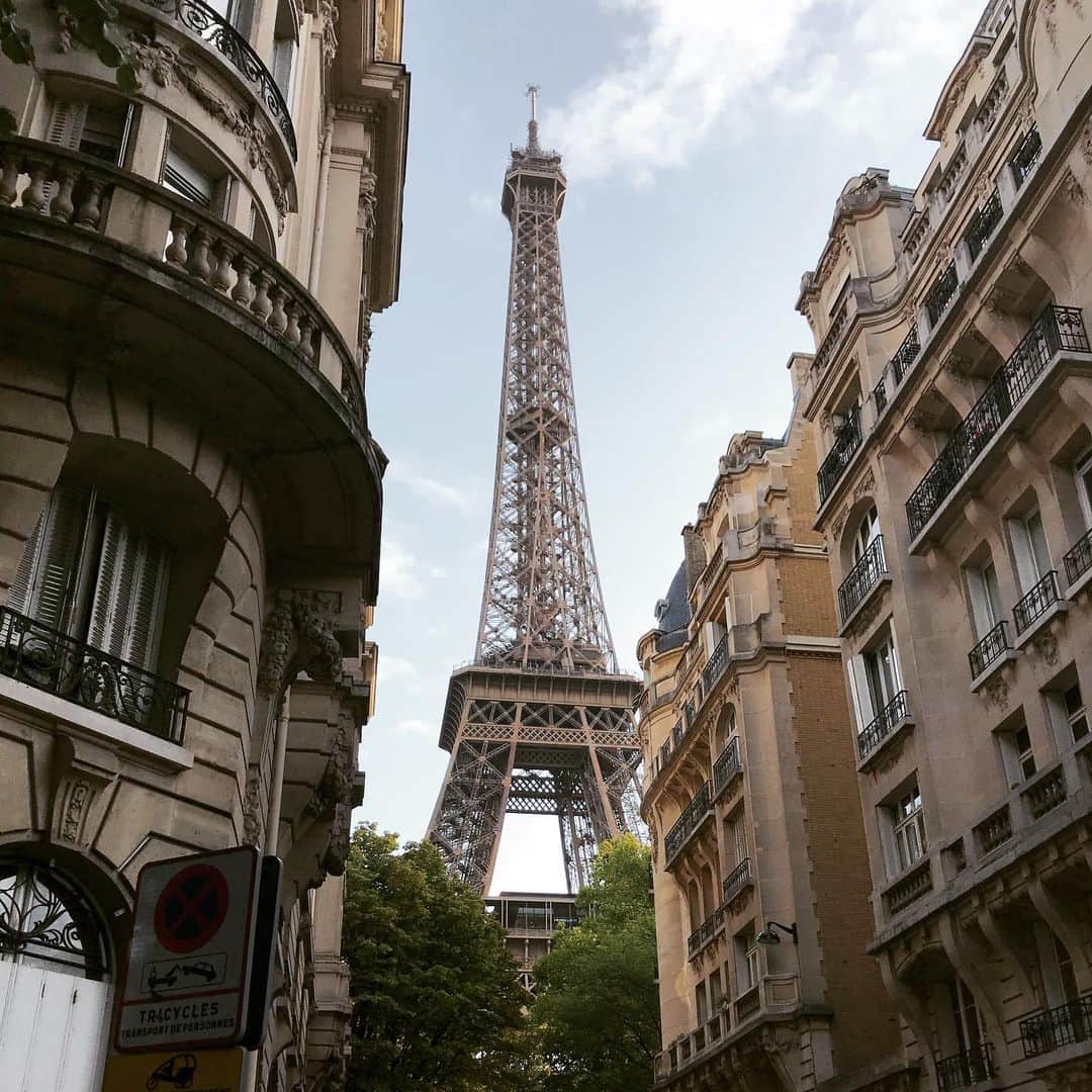 レイ・アレンのインスタグラム：「Paris in the fall! #👁ful #layover #onmyway」
