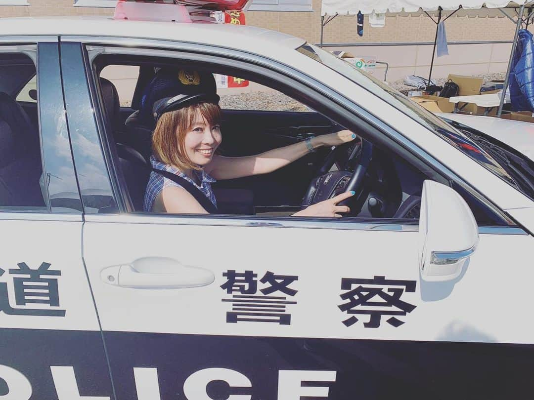 Megumiさんのインスタグラム写真 - (MegumiInstagram)「パトカーに乗る🚔  ドライバーはManami(まなみ)嬢 私の立場は‼️ ‪9/8（日）第35回 月形矯正展 より‬ ‪#矯正展 #月形刑務所 #月形町 #北海道‬‬ ‪#paix2 #ぺぺ #ペペ‬」9月8日 17時17分 - paix2megumi