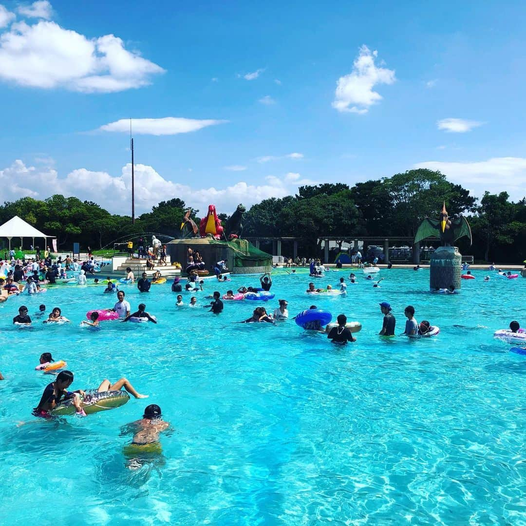 海の中道サンシャインプールさんのインスタグラム写真 - (海の中道サンシャインプールInstagram)「本日9/8(日)をもちまして、海の中道サンシャインプールは、令和最初の夏の営業を全て終了いたしました。期間中、たくさんのみなさまにご来場いただき、スタッフ一同心より感謝申し上げます。 来年の夏も、ここ、海の中道サンシャインプールにて、みなさまをお待ちいたしております‼️ 9/8(日)までの本年入場者数:183,541名  #サンシャインプール #海の中道サンシャインプール #sunshinepool #海の中道海浜公園 #海の中道 #うみなか #uminonakamichiseasidepark #uminonakamichi #uminaka #夏 #夏休み #福岡の夏 #summer #晴れ #福岡 #福岡市 #福岡市東区 #fukuoka  #850万人 #850万人突破 #1万人ごとにプレゼント  #18万人突破 #記念品 #記念品贈呈 #プレゼント #晴れ #夏の終わり#最終日 #フィナーレ」9月8日 17時46分 - uminaka_sunshinepool