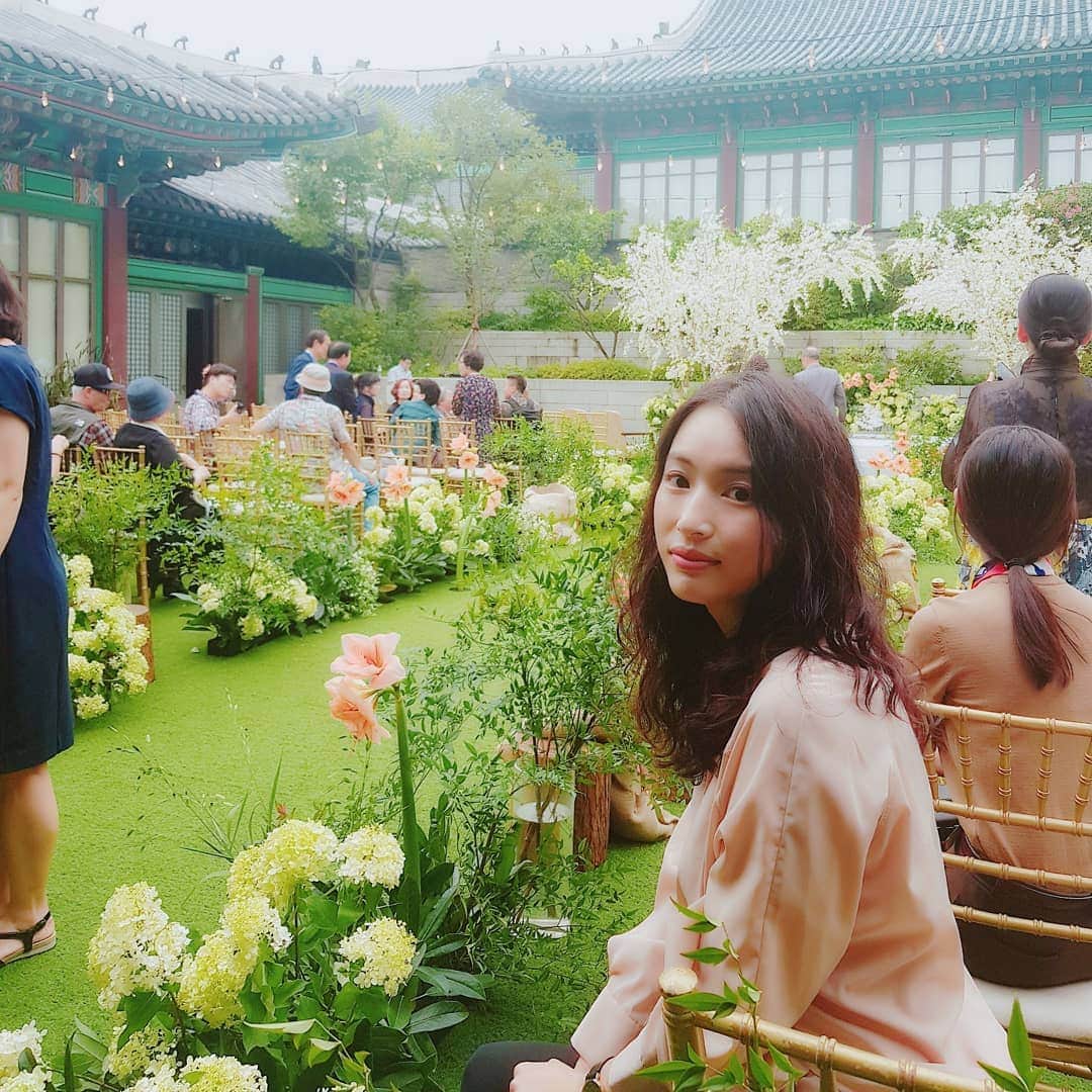 チョン・ダへのインスタグラム：「너무 아름다웠던 유주결혼식👰🤵 어쩌다보니 대학동문모임🤗 다들 반가웠어🙋‍♀️ #웰컴유부녀 #천사같더라 #축하해」