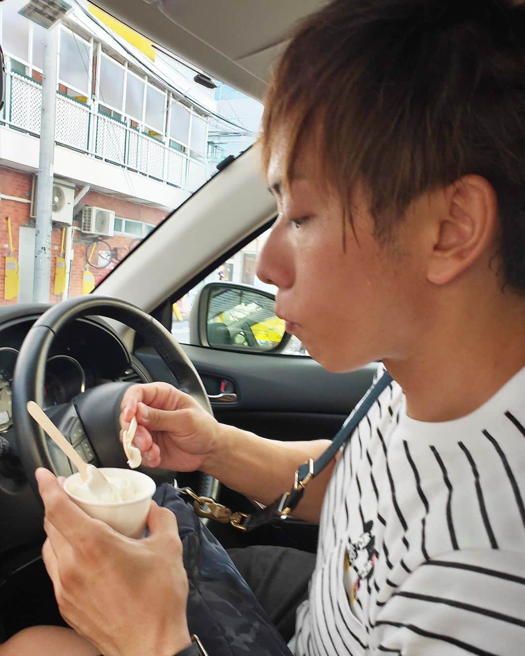 伊藤春香さんのインスタグラム写真 - (伊藤春香Instagram)「旦那がこの間食べて﻿ 「美味しすぎて感動した！」﻿ と言っていたお店に﻿ 連れて行ってくれました☺️﻿ ﻿ （ケーキの生クリームが﻿ 衝撃的にフレッシュだったらしい）﻿ ﻿ 残念ながらおめあてのケーキは﻿ すでに売り切れだったんだけど、﻿ 他の商品は全部買ってきて、家で試食。﻿ ﻿ どのお菓子も﻿ 素材を大事にしていて、﻿ 説明書きを読みながら﻿ 舌の奥でゆっくり味わって…﻿ ﻿ プリンの優しさに体中がとけた。﻿ ﻿ 9/4に出来たばかりのお店だそう。﻿ 次こそはケーキ食べたい…！﻿ ﻿ #おかしやうっちー﻿ #お菓子部 #北参道 #千駄ヶ谷 #ケーキ﻿ #ケーキ屋 #お菓子 ﻿ ﻿ ﻿」9月8日 17時57分 - ha_chu