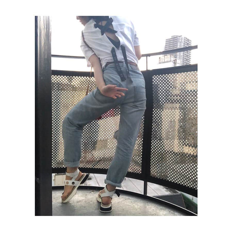 宇田恵菜さんのインスタグラム写真 - (宇田恵菜Instagram)「Outfit. Tops→MSGM shoes→Pierre Hardy Denims→AULA bag→Vuitton  belt→Aula 夏も終わるけん最後に夏夏を着尽くしていこ🥰✨ 明日明後日は36度だって☀️ ピエールアルディの靴は履きやすくて大胆で夏はよく履いているよ✨ ---------------------------------- #outfit #コーデ #黒髪 #blackhair #コーディネート #Japanese #お出かけ #シンプルコーデ #恵菜コーデ  #お出掛けコーデ  #セントラル #アウラ #aula #msgm #pierrehardy #フランス製  #本革 #ピエールアルディ」9月8日 17時58分 - ena2727