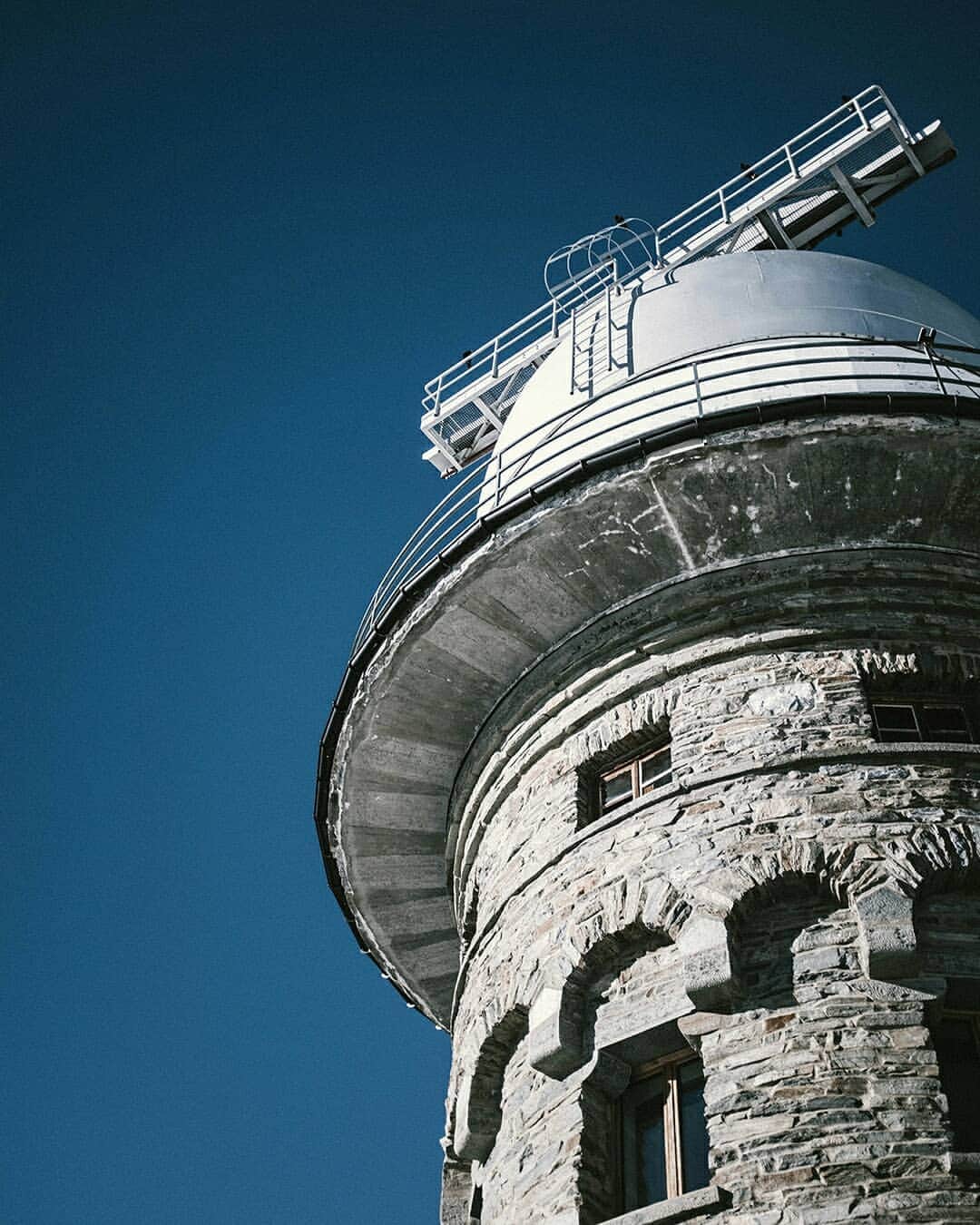 バリーさんのインスタグラム写真 - (バリーInstagram)「The Gornergrat Kulm. Rising 3120mt above sea level, this hotel is one of the highest in the world, and doubles as an observatory, equipped with telescopes. ​#Bally #JourneyToSwitzerland #AwayWithBally」9月8日 18時11分 - bally