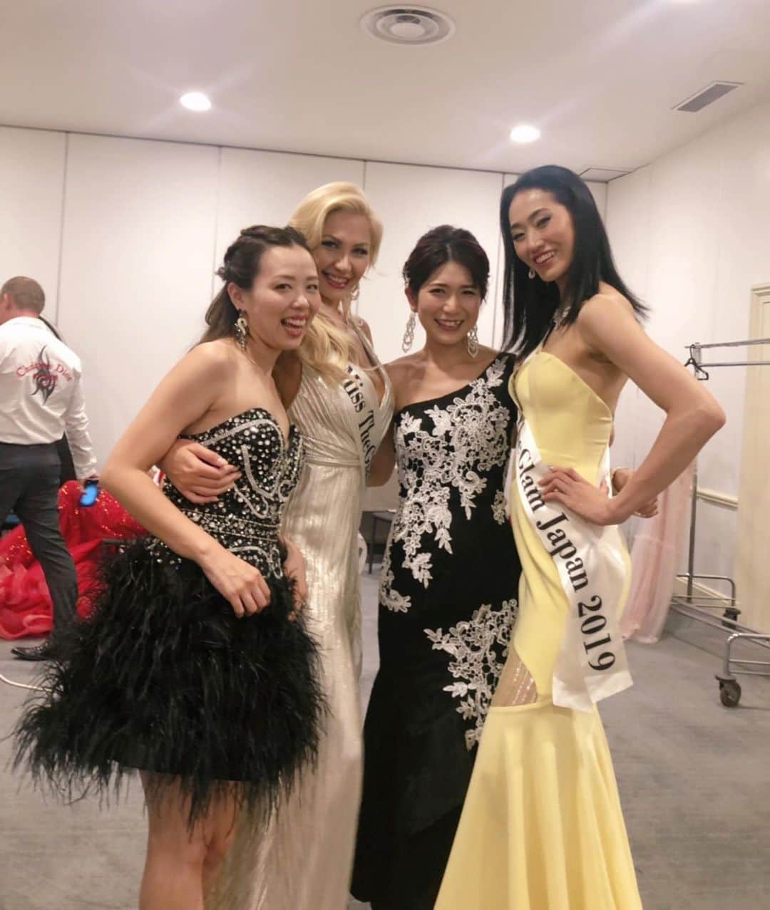 salon de Langeさんのインスタグラム写真 - (salon de LangeInstagram)「今回 このチャンスをくれたのは  大好きな友達  Kico のおかげ。 @kicohayashida  日本のネイルを 世界に伝えたい！  その想いを 形にしてくれました。  そして、この大会に向けて Kico は 何ヶ月も前から準備をして 練習をして… 2歳の子供がいながらの両立。  子供の体調で予定が崩れたり 悩んだりしながらも  モナコに向けて 努力をしてきた Kico♡  母として女性として心から尊敬します♡  色々知ってるからこそ 込み上げてくる想いが 相当大きくって Kicoのステージは 涙が止まらなかった。  ぁぁ…思い出すと今でも泣きそう。  努力してる女性は綺麗。  最高にカッコいい！！！ . . これからも一緒に お互いの夢、実現させていきたいな。  Kico ❤️ありがとう！！！ . .  @kicohayashida  @misstheglam」9月8日 18時05分 - mina_koyama