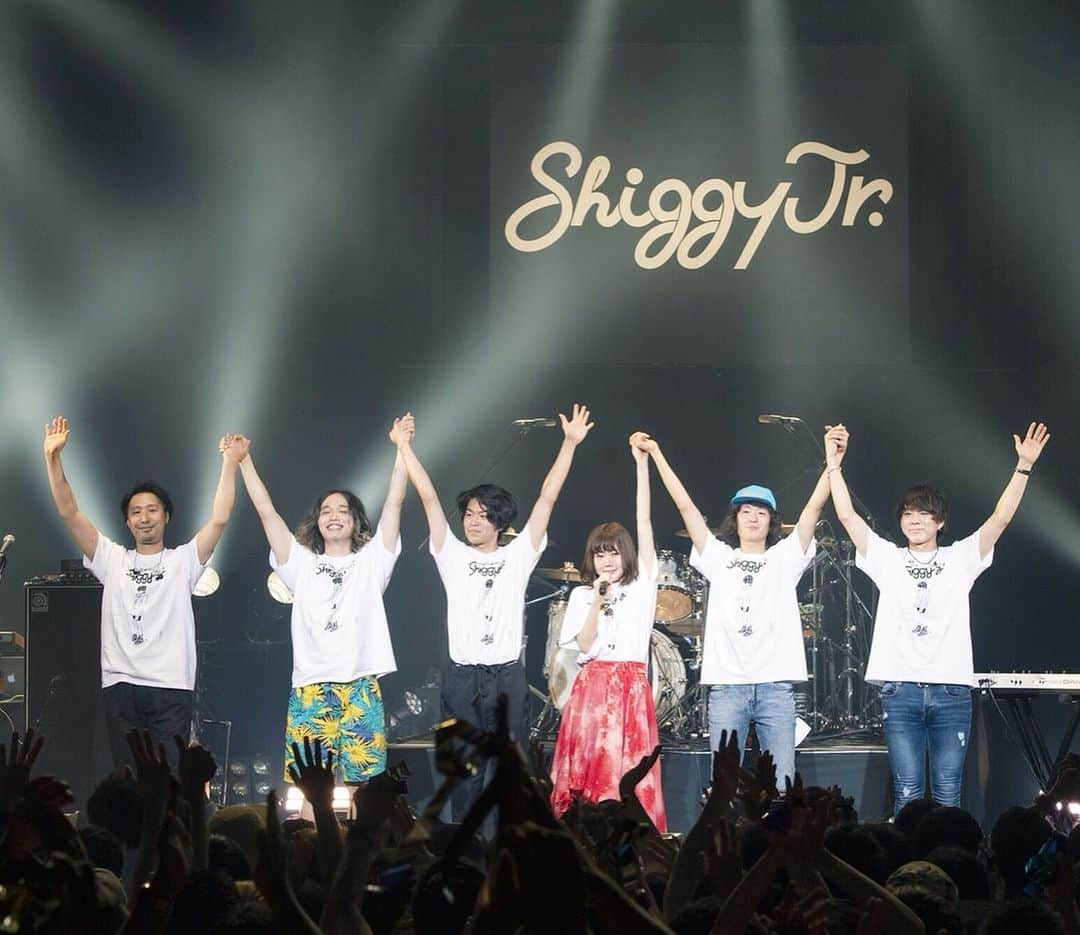 ShiggyJr.さんのインスタグラム写真 - (ShiggyJr.Instagram)「2019/9/7(sat)＜Shiggy Jr. LAST LIVE -That's what I call Shiggy Jr.-＞@マイナビBLITZ赤坂無事終幕‼️🎉✨ ご来場頂きました皆様、そしてこれまでShiggy Jr.を応援して頂きました全ての皆様、ありがとうございました‼️‼️👨‍👨‍👧‍👦(ス) 📸photo by田中聖太郎  #thankyouforeverything  #池田智子 #原田茂幸 #森夏彦 #諸石和馬 #seeyouagain」9月8日 18時11分 - shiggy_jr