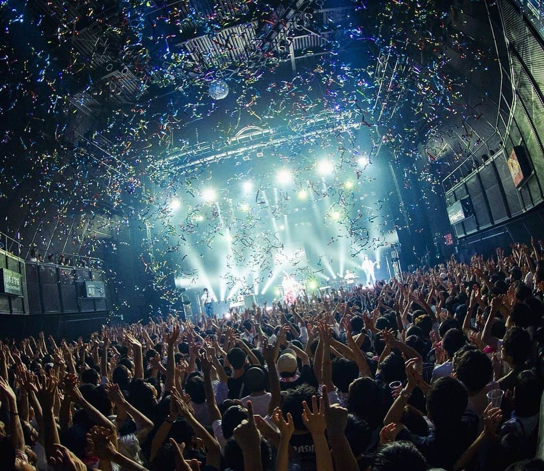 ShiggyJr.のインスタグラム：「2019/9/7(sat)＜Shiggy Jr. LAST LIVE -That's what I call Shiggy Jr.-＞@マイナビBLITZ赤坂無事終幕‼️🎉✨ ご来場頂きました皆様、そしてこれまでShiggy Jr.を応援して頂きました全ての皆様、ありがとうございました‼️‼️👨‍👨‍👧‍👦(ス) 📸photo by田中聖太郎  #thankyouforeverything  #池田智子 #原田茂幸 #森夏彦 #諸石和馬 #seeyouagain」