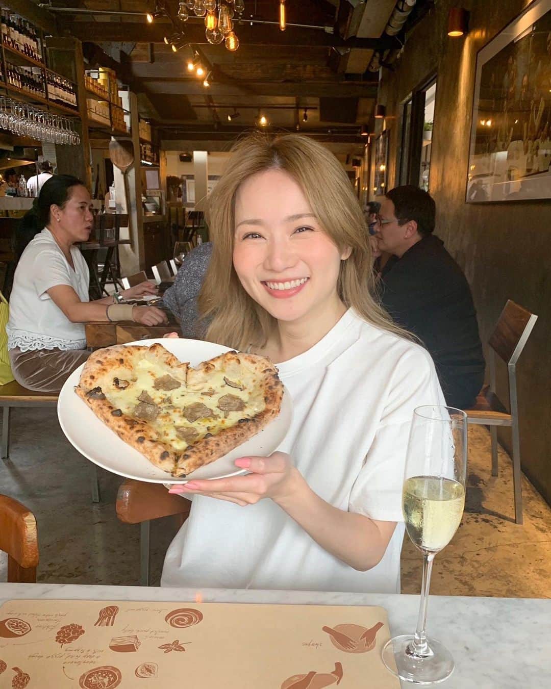 松本未夢さんのインスタグラム写真 - (松本未夢Instagram)「Awww so cute Pizza 🙈💕🍕Thank you😍 @peppinapizza . . 久しぶりの #peppina でランチ✨🍕ピザ、ハートの形にしてくれたー😍💕 . . . #มิมุ #ไม่ใช่มุมิ #อาหาร  #อาหารอร่อย  #คนญี่ปุ่น #pizza  #food #foodgram #foodstyling #foodies #lovefood #thaifood #bangkok #thailand  #instafood #タイ #バンコク生活 #バンコク #バンコクレストラン」9月8日 18時17分 - miiimuuu_chan