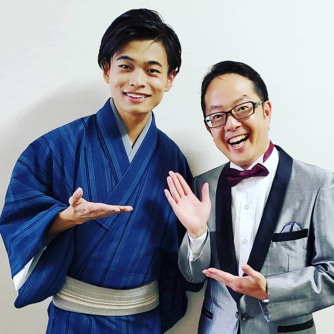 粉川真一さんのインスタグラム写真 - (粉川真一Instagram)「国富町出身の演歌歌手･二見颯一さんとお会いしました！ 日本クラウンから今年デビューした二見さん！ デビュー曲「哀愁峠」リリース2万枚突破！ 高校生の時から存じ上げていますが、二十歳になり爽やかイケメン度も増してましたよ！」9月8日 18時17分 - mrt.kokawa