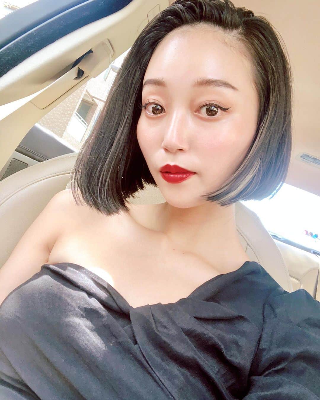 のインスタグラム：「@musubi_salon で フェイシャル受けてきたから お肌つるつるに❤︎ EMSでお顔の凝りも取ってもらってスッキリした!!! お友達のサロンなんだけど 空いてる時間も長いしお仕事してる同世代の方にもおすすめ❤︎ #エステ#フェイシャル #エステサロン#美容#美肌 #美白」