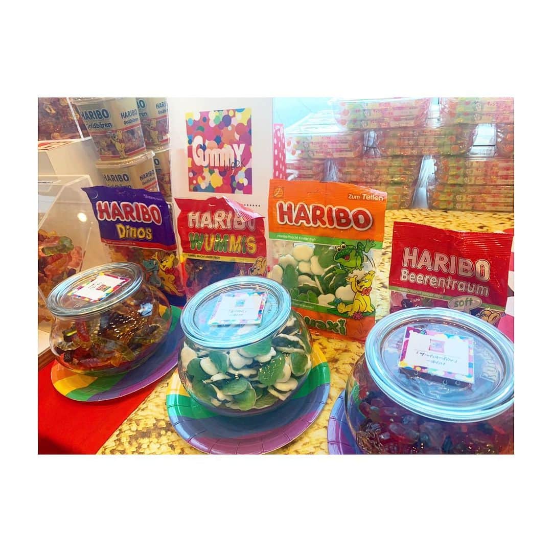 坂元葉月さんのインスタグラム写真 - (坂元葉月Instagram)「gumi。🧸﻿ ﻿ カラフルで、種類も多いから置いてるだけで可愛いし、食べたら美味しいとかお強いと思いませんか？🧸🍼﻿ ﻿ #ロフトのコスフェス #ロフト展示会 #PR﻿ #グミ #グミウィーク大使TOBI #HARIBO」9月8日 18時34分 - wasuta_hazuki_sakamoto