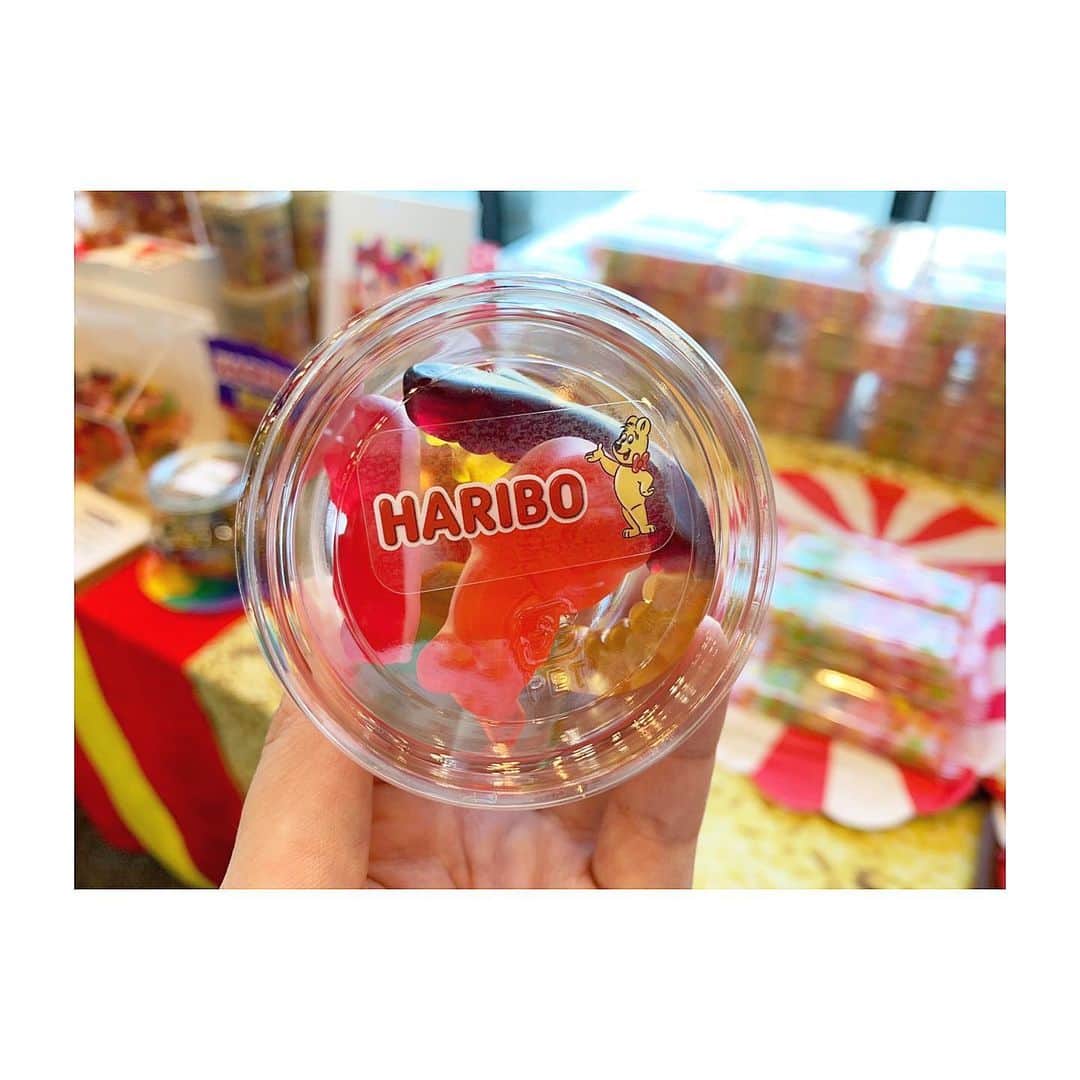 坂元葉月さんのインスタグラム写真 - (坂元葉月Instagram)「gumi。🧸﻿ ﻿ カラフルで、種類も多いから置いてるだけで可愛いし、食べたら美味しいとかお強いと思いませんか？🧸🍼﻿ ﻿ #ロフトのコスフェス #ロフト展示会 #PR﻿ #グミ #グミウィーク大使TOBI #HARIBO」9月8日 18時34分 - wasuta_hazuki_sakamoto