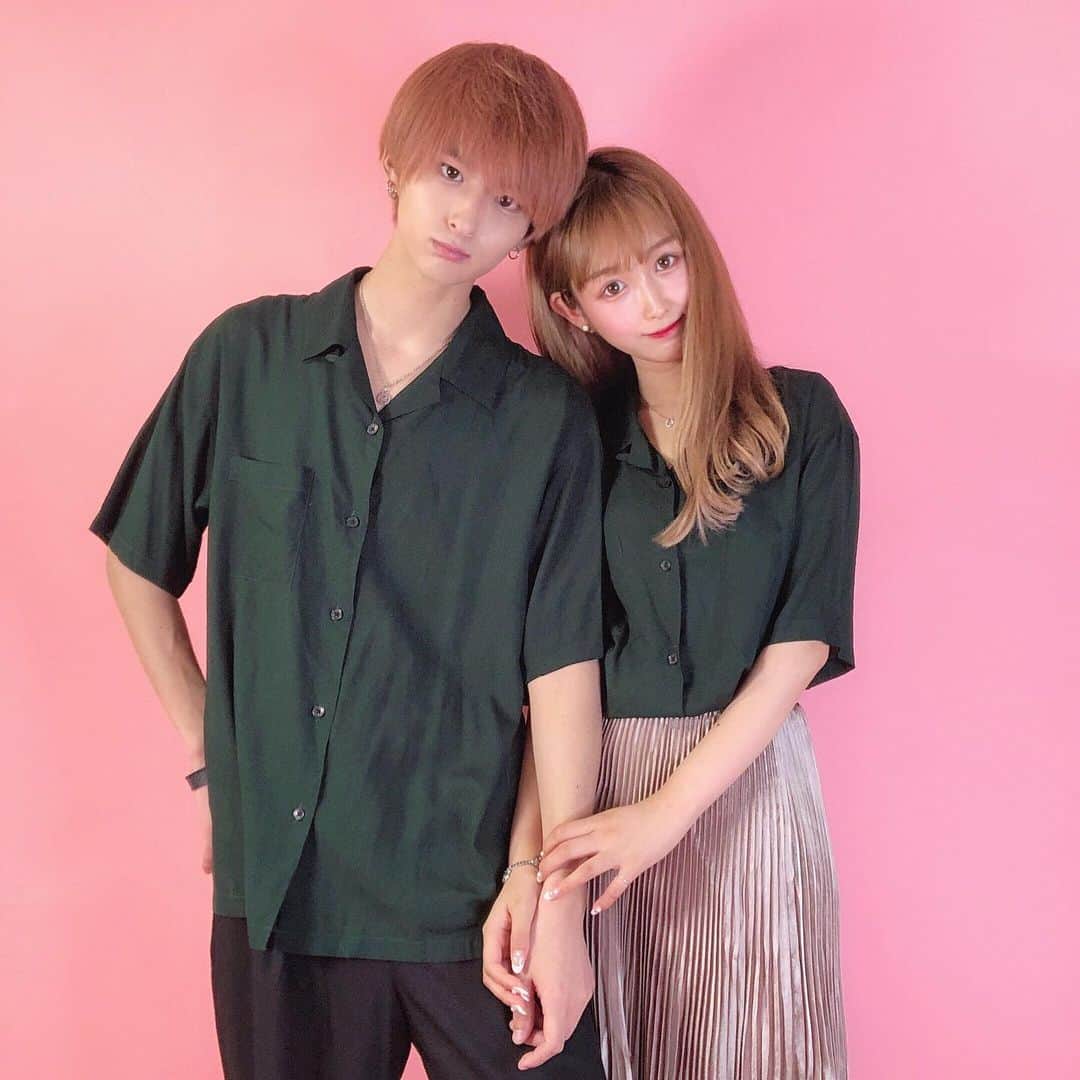 のインスタグラム：「トップスはサイズ違いでお揃い☺︎ おたくんLでひかるはM🙋🏻‍♀️ @gu_global の YouTube企画で買ったやつです👯‍♀ #おたひかチャンネル #チャンネルルック #ペアルック #韓国ファッション #お揃い #カップル」