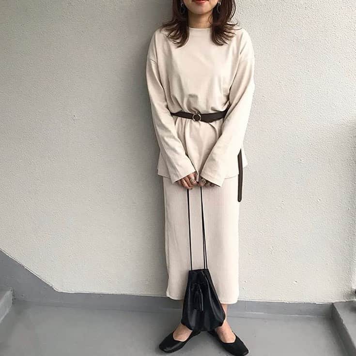 Locariのインスタグラム：「トレンドのベージュコーデにはベルトでウエストマークしてスタイルUP😊✨ ぜひ　@8miiiko9　さんのインスタを参考にしてみてください♡ . . . #コーデ #今日のコーデ #コーディネート #ファッションコーデ #ママコーデ #プチプラコーデ #シンプルコーデ #カジュアルコーデ #大人コーデ #gumania #gu_for_all #gu_global #シンプルコーデ #プチプラコーデ #大人カジュアル #ワントーンコーデ」