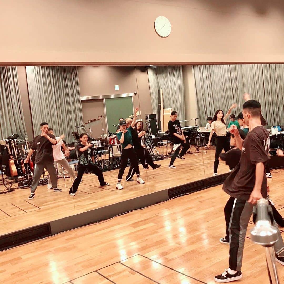 BoAのインスタグラム：「💃🕺💃🕺#mood dancers are back🤟」
