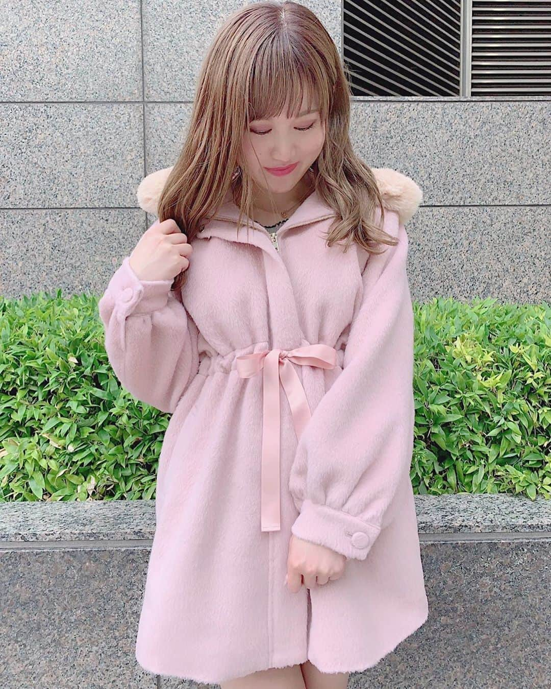 evelyn.coordinateさんのインスタグラム写真 - (evelyn.coordinateInstagram)「. . . ❄evelyn 2019 winter collection❄ . . 《 #ユルリボンコート 》 . ゆったりとしたデザインで ちょっぴり カジュアルガーリーな コート 🧸🧁☁️.° . .  大きめのフード付きなので 小顔効果も … ✨ .  ウエストはサテンリボンで絞れて お袖もぽてっとしているので 女の子らしさもたっぷり ♡♡ . .  シルエットがとってもかわいい girly コート 🎀🍓.° . . price / ¥13.800+tax size / Free color / OW,PI . . . #evelyn #エブリン#coordinate #コーデ #coat #コート #girly #ガーリー #ootd #2019aw #winter」9月8日 18時57分 - evelyn.coordinate