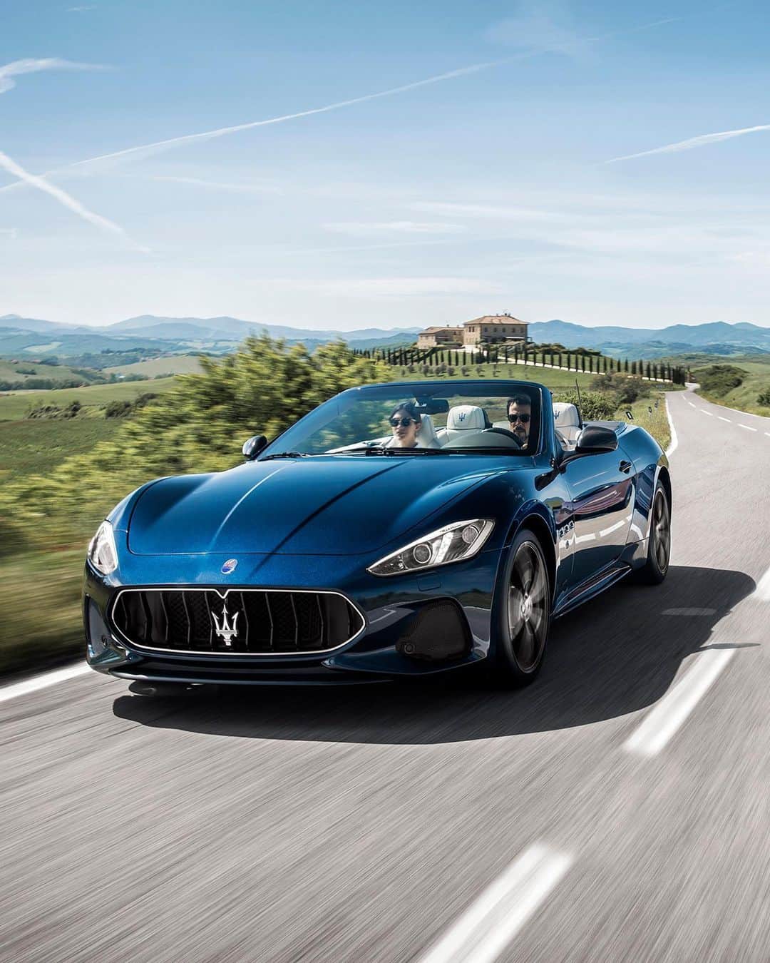 マセラティさんのインスタグラム写真 - (マセラティInstagram)「The open road that leads to the iconic Italian landscapes. #MaseratiGranCabrio #MaseratiGranTurismo #Maserati」9月8日 19時00分 - maserati