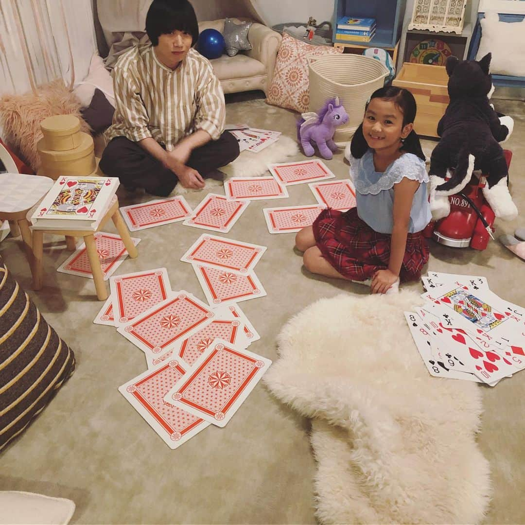 早坂ひららさんのインスタグラム写真 - (早坂ひららInstagram)「「パパパパはじめました」第2話今夜21時30分からYahoo!JAPANで先行配信 台風来るから心配だけど、ドラマ是非見てください😊 泉役の植田圭輔さんと📷撮影の合間に遊んでくれて優しかったよ😍 #パパはじめました#パパはじ#早坂ひらら#雛#植田圭輔 さん#Yahoo!#Yahoo!JAPAN#インスタ映え#ドラマ」9月8日 19時02分 - h_hirara_ta