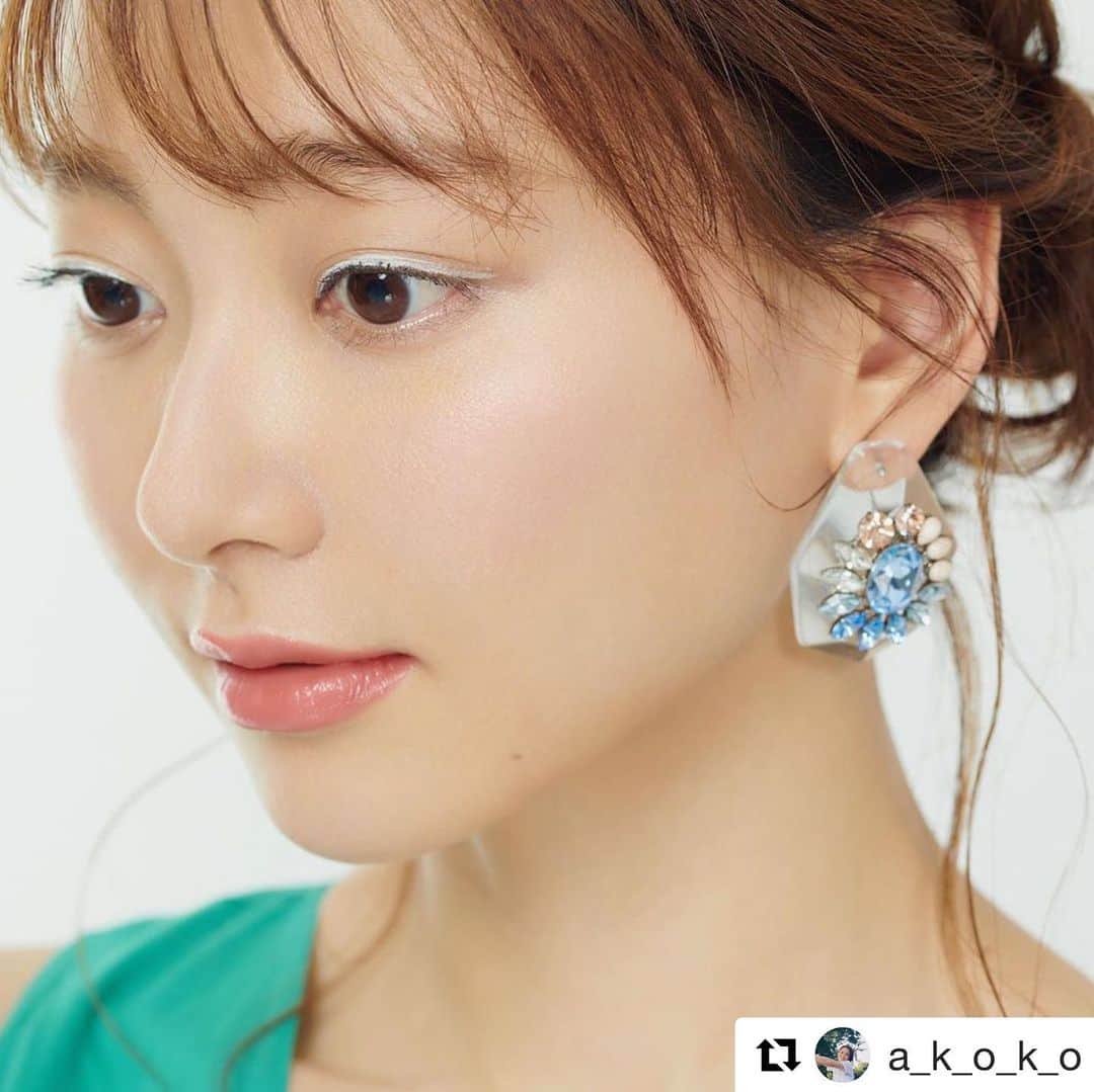 葉月祥子のインスタグラム：「台風がくる〜🌬💦﻿ ﻿ 皆さまお気を付けて🦋﻿ #Repost @a_k_o_k_o with @get_repost﻿ ・・・﻿ .﻿ .﻿ shooting﻿ .﻿ Model:@shokohazz210 ﻿ Photo:@yamaze24 ﻿ hairmake:@a_k_o_k_o .﻿ .﻿ .﻿ #hairmake#hair#make#beauty#model#photo#shooting#fashion#portrait#testshooting#美#ヘアメイク#ヘア#メイク」