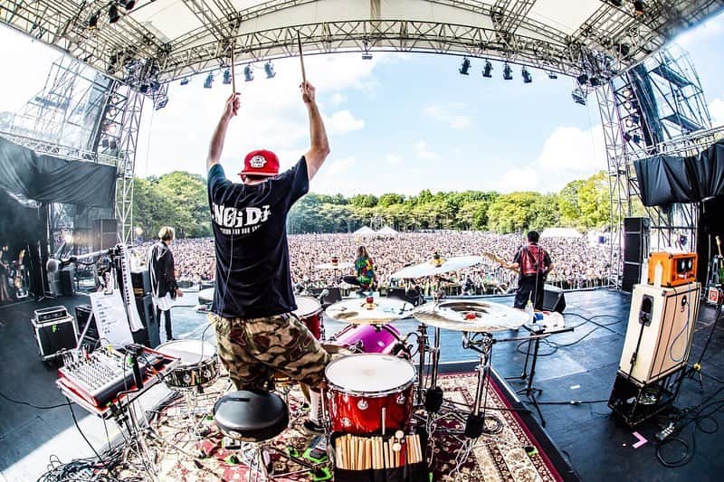 藤原広明のインスタグラム：「井頭公園 運動広場  JA共済 presents RADIO BERRY 25th ANNIVERSARY 「ベリテンライブ2019 Special」  ベリテンのあなたにびっくらぶっ！！🦍🦍🦍🦍 photo by @cazrowAoki」