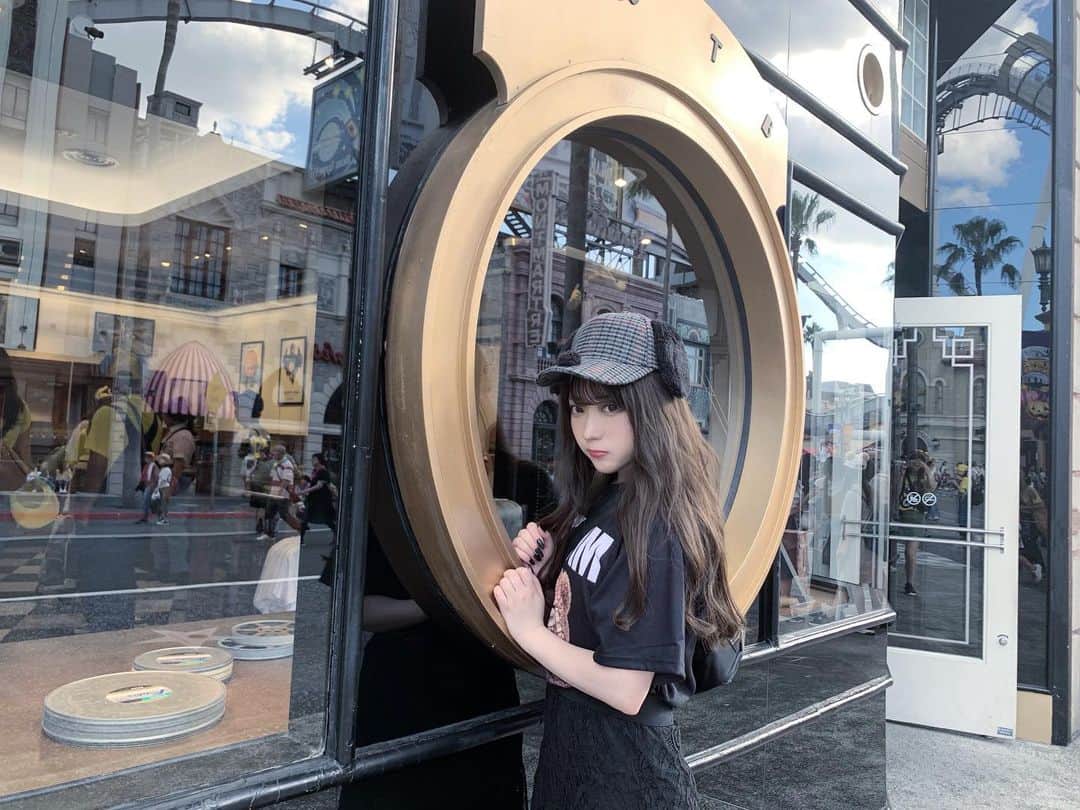 おもてちゃんのインスタグラム：「. この時はまだジュラシックパークに4回乗ってずぶ濡れで帰るなど想像もしていません」
