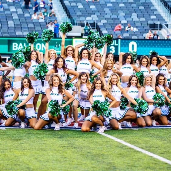 Jets Flight Crewのインスタグラム：「Happy Gameday Jets Nation! #BUFvsNYJ #TakeFlight」