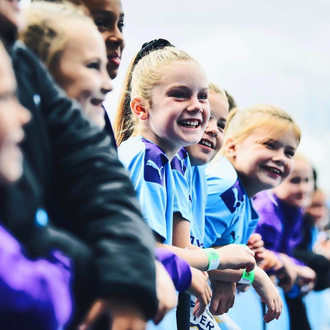 マンチェスター・シティFCさんのインスタグラム写真 - (マンチェスター・シティFCInstagram)「31,000 of you making it at @barclaysfawsl Derby Day to remember 💙 . #mancity」9月8日 19時34分 - mancity