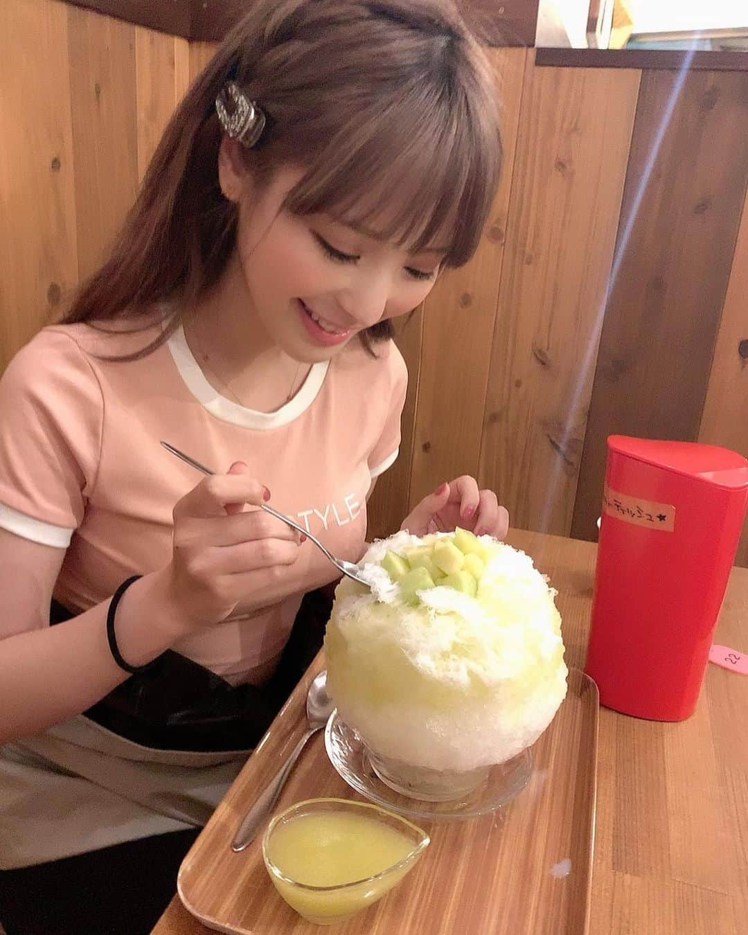 桃乃木かなさんのインスタグラム写真 - (桃乃木かなInstagram)「久しぶりHACHIKUさん😭🍧﻿ ﻿ ‪✱‬生めろんみるく﻿ ‪✱‬桃みるく﻿ ‪✱‬シャインマスカットミルクティー﻿ ‪✱‬ラズベリーとピスタチオみるく﻿ ﻿ 夏の果物の美味しさ堪能してきました😋  #hachiku #かき氷」9月8日 19時35分 - kana_momonogi