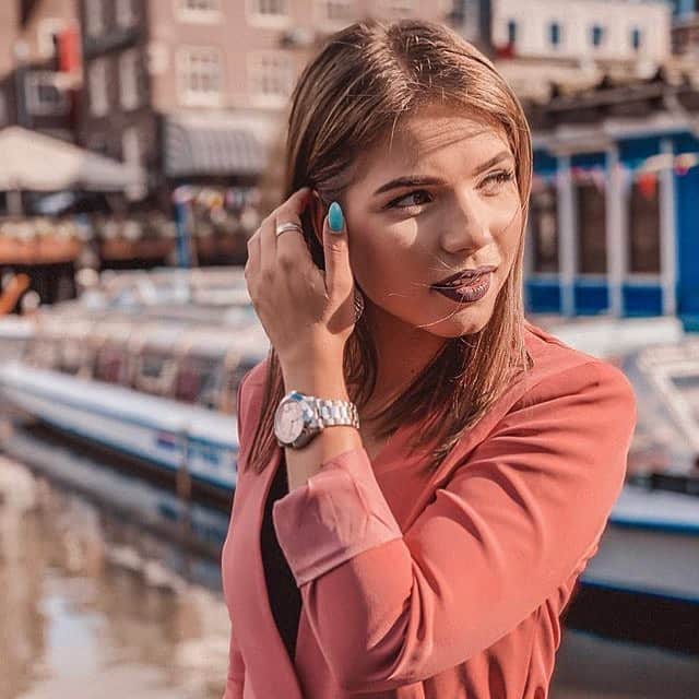 のインスタグラム：「Today is your opportunity to build the tomorrow you want ✌🏼 (📸 @krstnaaa ) #icewatch #changeyoucan #icesteel #girl #style #fashion #city #travel #view #steel #accessories #details」