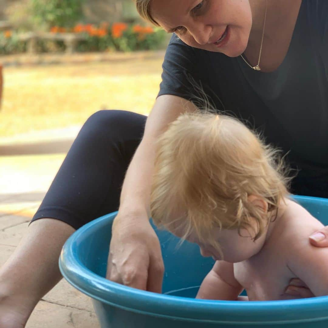 カースティ・コベントリーのインスタグラム：「Here we go...🏊‍♀️ #Swimming #LittleSwimmer #Swim」