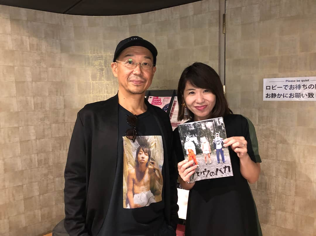 伊藤さとりさんのインスタグラム写真 - (伊藤さとりInstagram)「「タロウのバカ」 公開記念舞台挨拶であります。 大森立嗣監督と愉快な仲間たち Yoshiくん、菅田将暉くん 仲野太賀くん、豊田エリーさん 植田紗々さん登壇。  このメンバーのフリーダムの中に しっかり中身のある話へと 落ちていくトークは やっぱり彼らが 頭と身体の感覚を信じて 演じきる天才だからなし得る ものなんですよね。  映画自体も リアルに近い演技で 観てるこっちが ズタズタにされ 感情崩壊へと追い詰められる のが、なんだろう 嫌じゃなくて この映画を見て良かったと 思えてしまうんだから。  素晴らしいメンバーです。  #タロウのバカ #映画 #yoshi #菅田将暉 #仲野太賀  #俳優 #俳優好きさんと繋がりたい  #豊田エリー #植田紗々  #大森立嗣 #監督  #舞台挨拶 #公開記念  #司会 #伊藤さとり  #映画好きな人と繋がりたい  #問題作 #映画鑑賞  #邦画 #日本映画  #映画レビュー #テアトル新宿  #映画部 #衝撃作 #シネマ  #cinema #movie #マイク #小道具 #撮影」9月8日 20時04分 - ito_satori