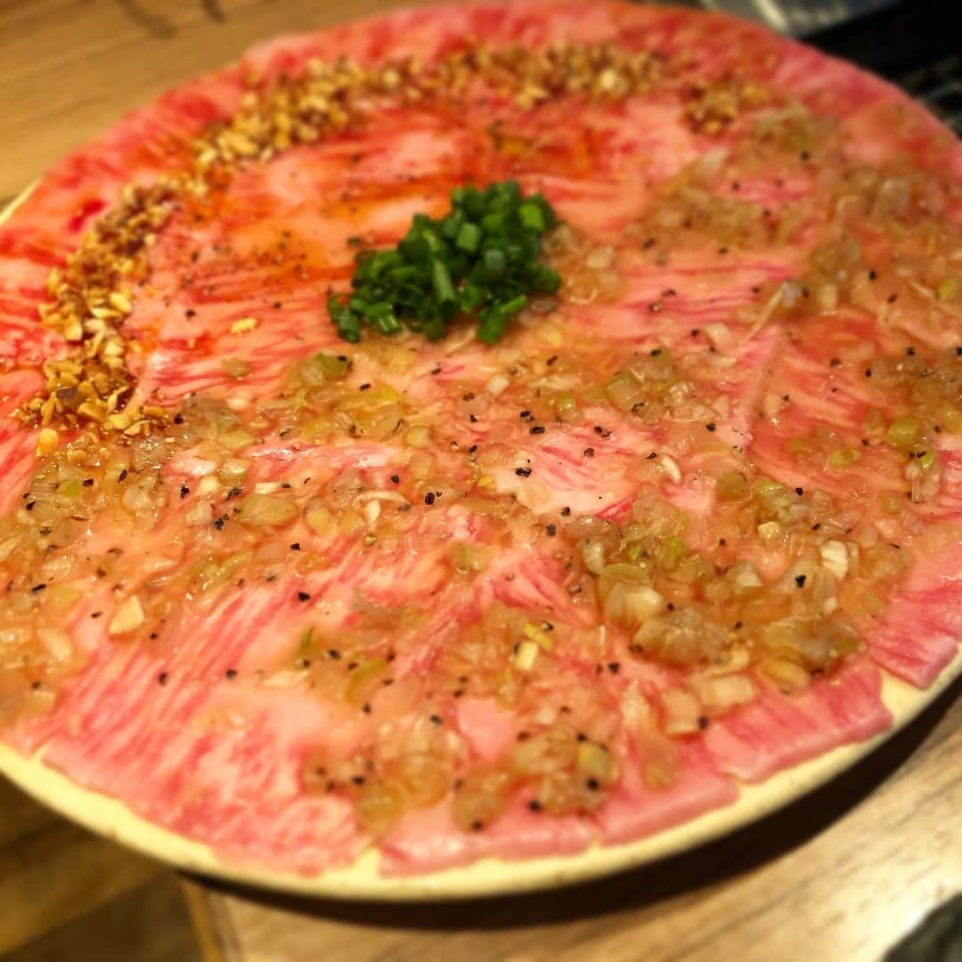 dorlisのインスタグラム：「打ち合わせという名の肉に溺れる会 ＃dorlis ＃焼肉 #kintan ＃ユッケ ＃牛タン #イチボ ＃美味しすぎた ＃幸せ #打ち合わせ #たいふうのため二件目自粛 #B型の取り扱い方について  #楽しかった #肉」