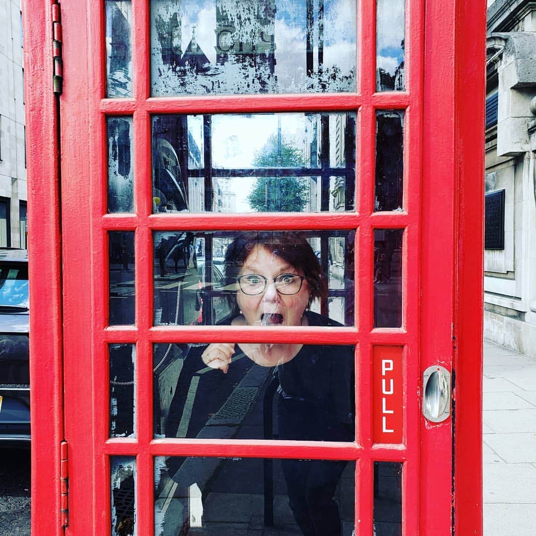 PJクォンさんのインスタグラム写真 - (PJクォンInstagram)「The lengths I'll go to to make a call! #phonebooth」9月8日 20時03分 - pjkwong