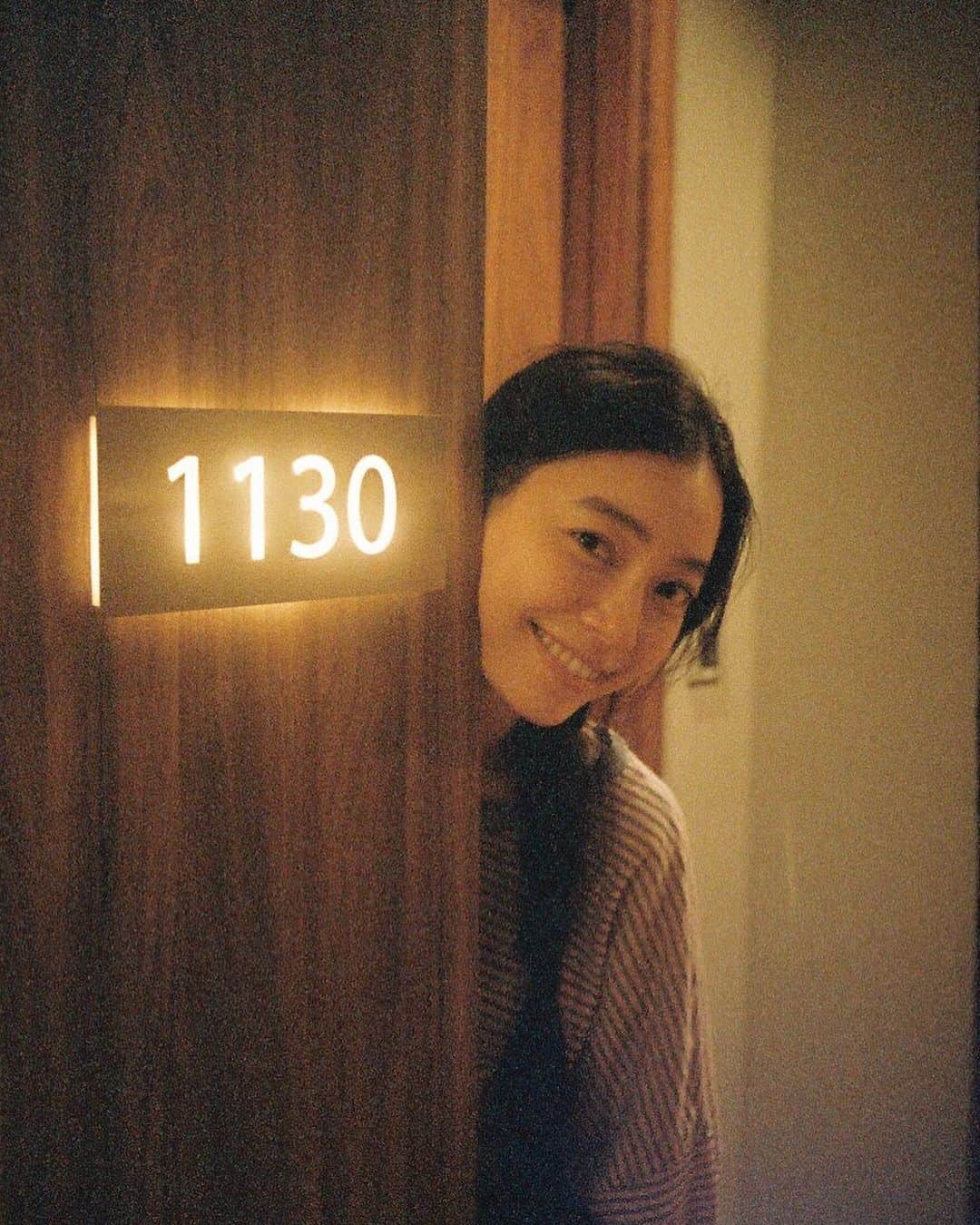 のインスタグラム：「oyasumi〜🌝」