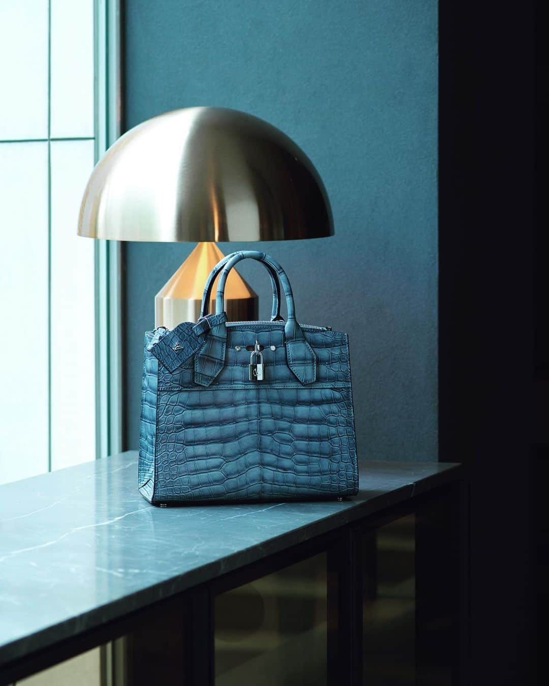 長山一樹のインスタグラム：「婦人画報 10月号 LOUIS VUITTON @fujingahojp  @louisvuitton  Stylist @misaking77  #婦人画報 #louisvuitton  #exotic #stilllifephotography #hasselblad #h6d #kazukinagayama #長山一樹」