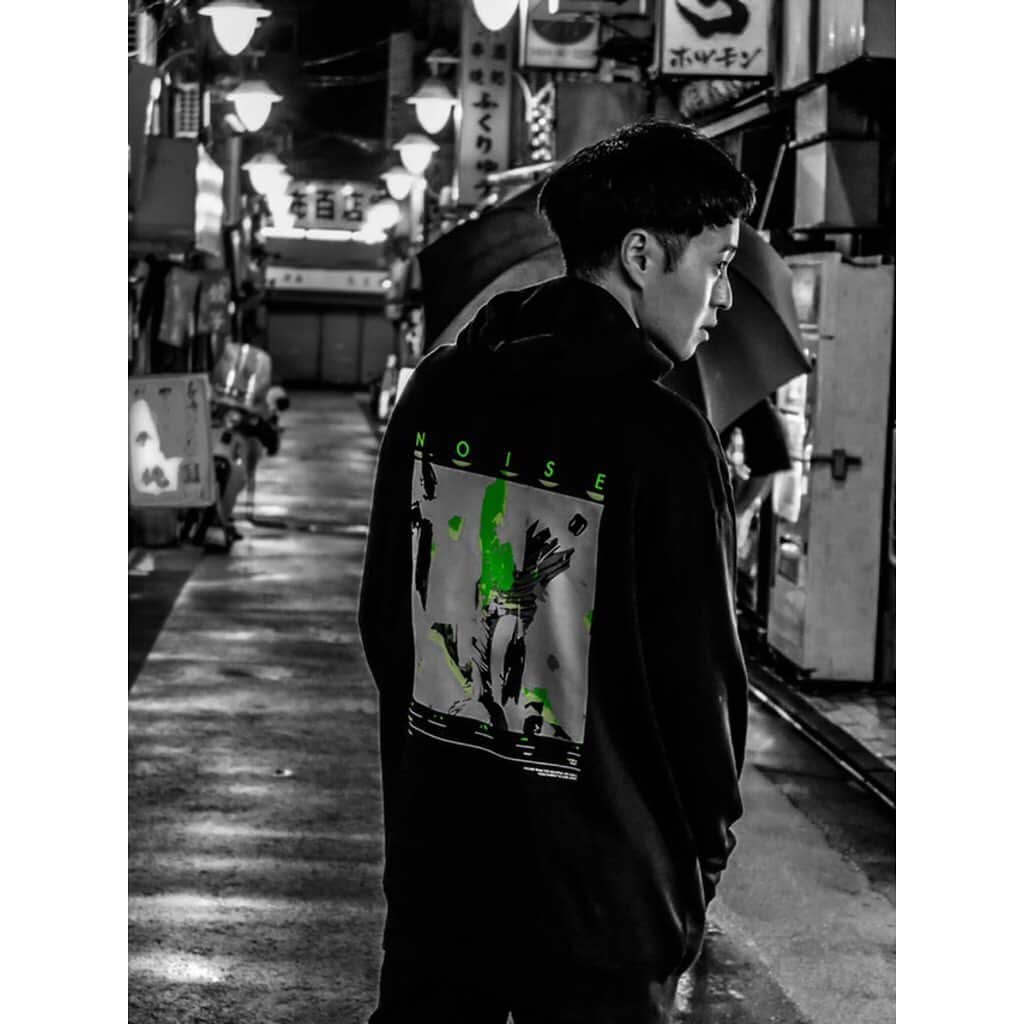 NOISEMAKERさんのインスタグラム写真 - (NOISEMAKERInstagram)「受付明日まで！ 『Uplift hoodie』 price : 6,000 yen size : M / L / XL / XXL color : black / white artwork : AG  https://magic-room.jp/?pid=145284697  受付期間: 9/3(火) 12:00 - 9/9(月) 23:59  他のグッズも通販開始 https://magic-room.jp/?mode=grp&gid=1686621&sort=n」9月8日 20時13分 - noisemaker_official