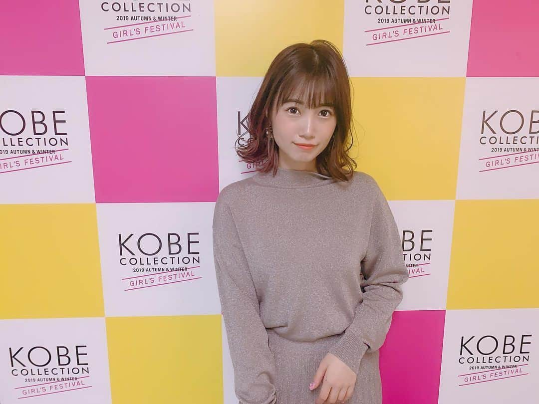 朝長美桜さんのインスタグラム写真 - (朝長美桜Instagram)「#神戸コレクション に出演させて頂きました❤︎﻿ ﻿ VICKYさんとBershkaさんの﻿ ステージに立たせて頂きました🙋‍♀️﻿ ﻿ 初ランウェイ✨﻿ ドキドキでしたが、とっても楽しめました〜🥰﻿ 楽しくて、嬉しくて、ずっと笑顔だったなぁ😌﻿ ﻿ また、ランウェイ歩けるように頑張ります！！﻿ みんな、いつも﻿ いいね❤︎やコメント本当にありがとう。﻿ みんなの応援があるから私は頑張ろう！と強く思います。﻿ ﻿ これからも、女の子のみんなと﻿ 可愛いを共有していきたいです🥰よろしくね！﻿ ﻿ 可愛く楽しく生きていこう❤︎﻿ ﻿ ﻿ フェアリーズの林田真尋ちゃん﻿ ほのばびちゃん﻿ 一緒に写真撮って頂きました🥰﻿ お二人とも可愛くて素敵でした✨✨﻿ ﻿ ﻿ #ランウェイ#神戸コレクション#koube collection#Bershka#ベルシュカ#VICKY」9月8日 20時23分 - miochan_0517