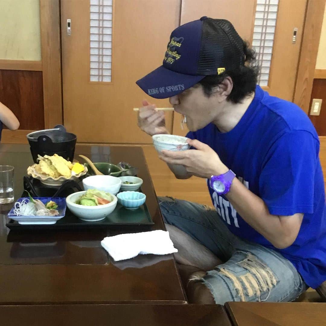 木村ひさしさんのインスタグラム写真 - (木村ひさしInstagram)「正解は… やちやんは茶碗を持って、酢の物(もやし)から食べた。 #やちやんは何から食べたでしょうかクイズ」9月8日 20時24分 - kimura.hisashi